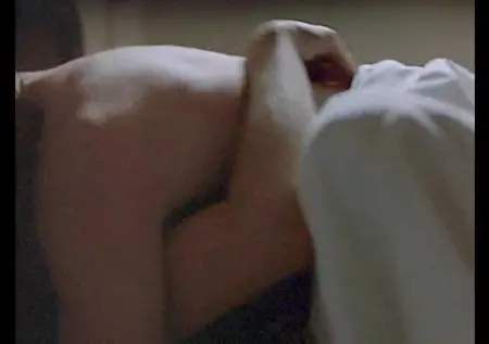 Moira Kelly a été désintéressé des relations sexuelles dans le film Little Odessa