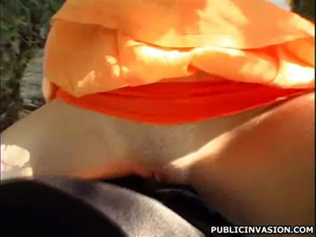 Pikuper a enlevé un bébé lubrique et l'a baisé dans le parc