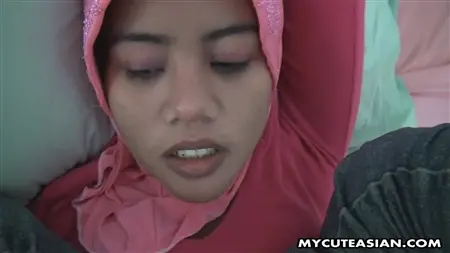 Les touristes sexuels ont décollé au téléphone avec Muslim en jean